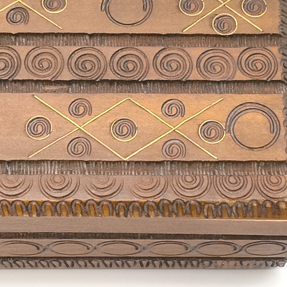 Vintage Polish Folk Art Hand-Carved Linden Wood Trinket Box - Picture 10 of 12